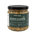 Daily Dose for Dogs. Daily Dose by Menzi. Hundefutter. Kaninchen mit Süsskartoffeln & Gemüse. Bunny & Clyde. Sensible Hunde. Glas. 446g. 720g.